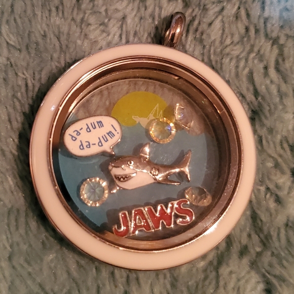 Jaws locket - Picture 2 of 3